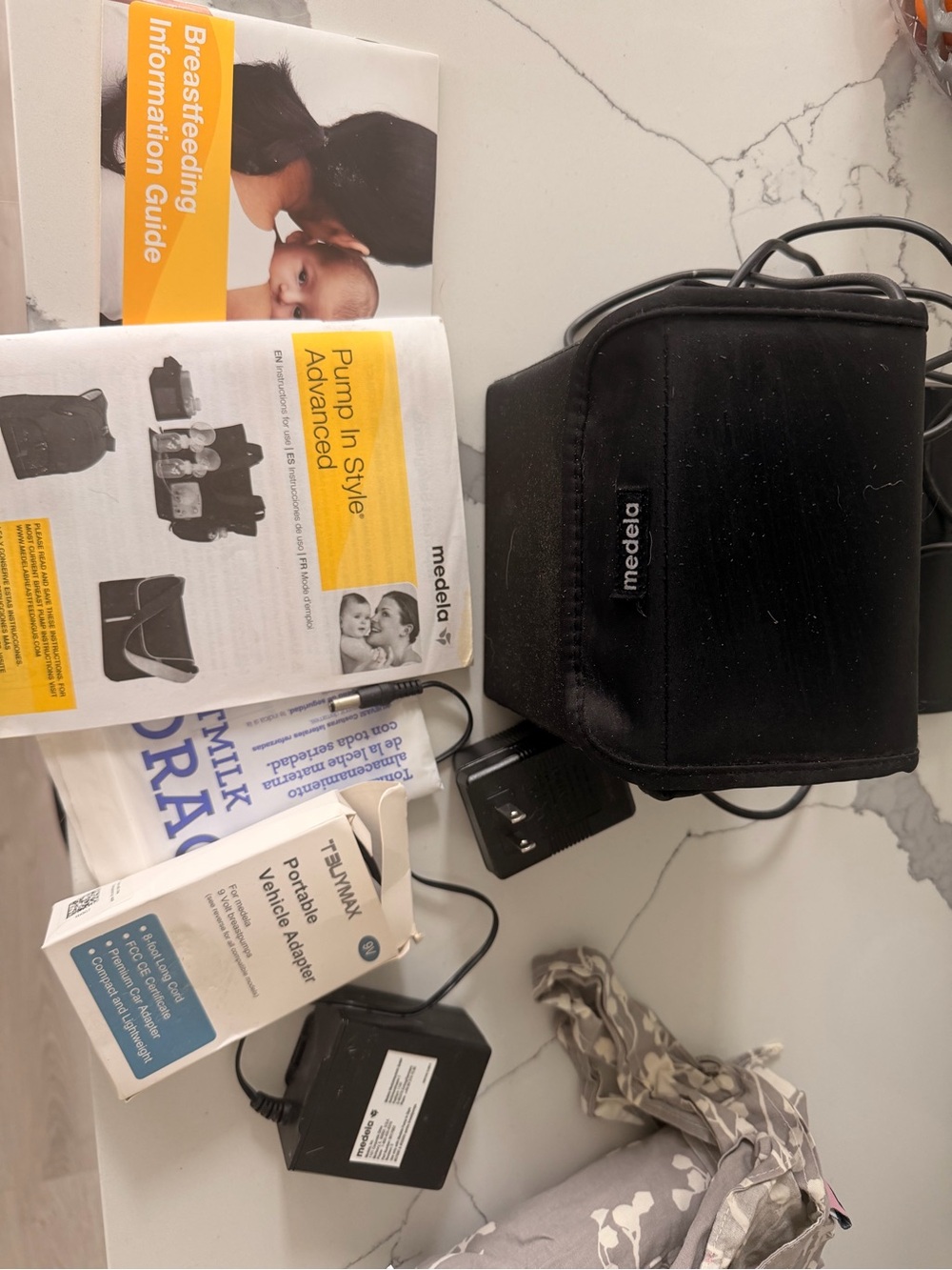 Medela Black Insulated Pump Carry Case with Manuals & Power Adapters